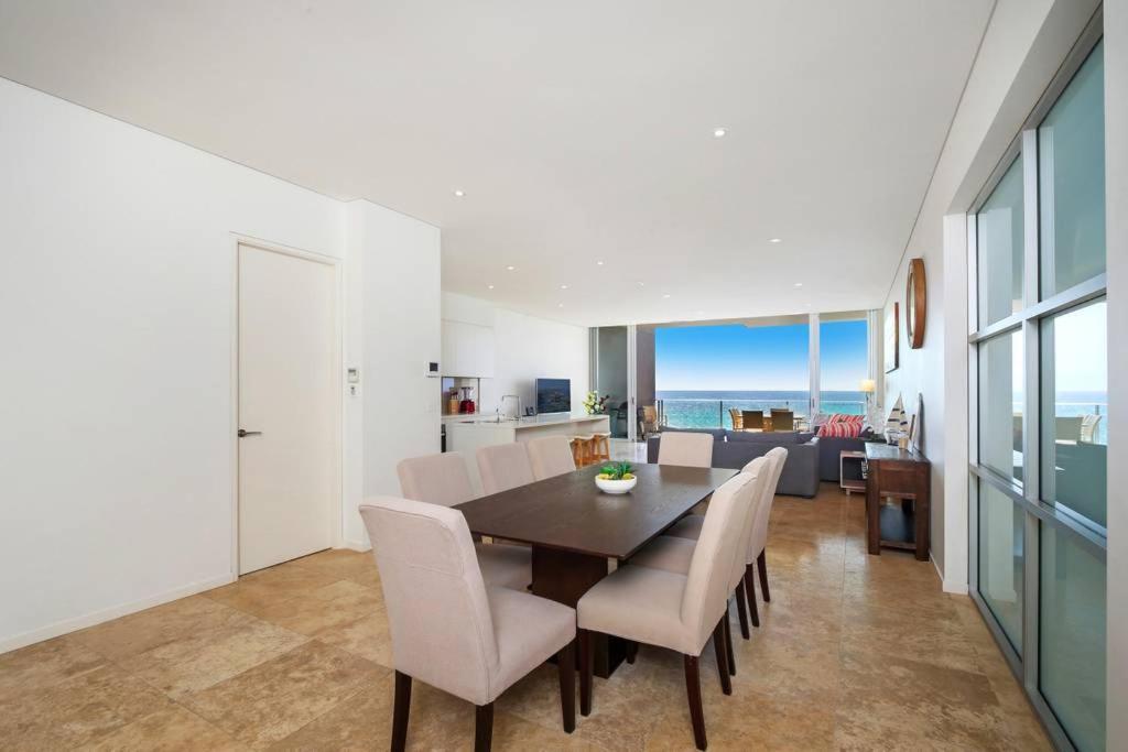 Beach And Ocean Front Penthouse With Wifi And Parking Entrance Exterior foto