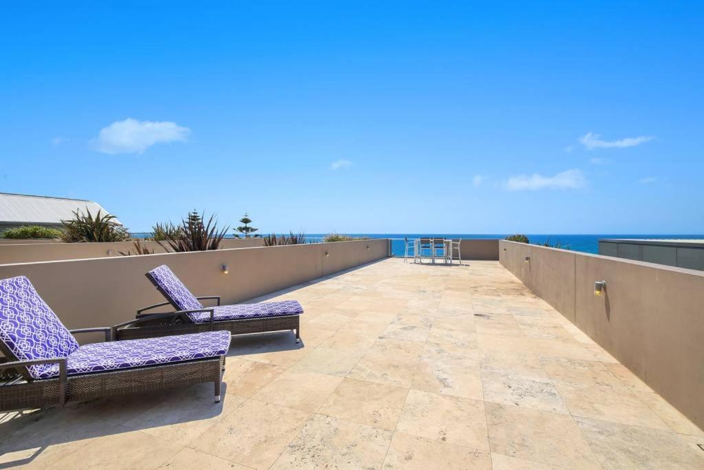 Beach And Ocean Front Penthouse With Wifi And Parking Entrance Exterior foto
